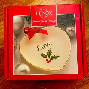 Lenox heart dish